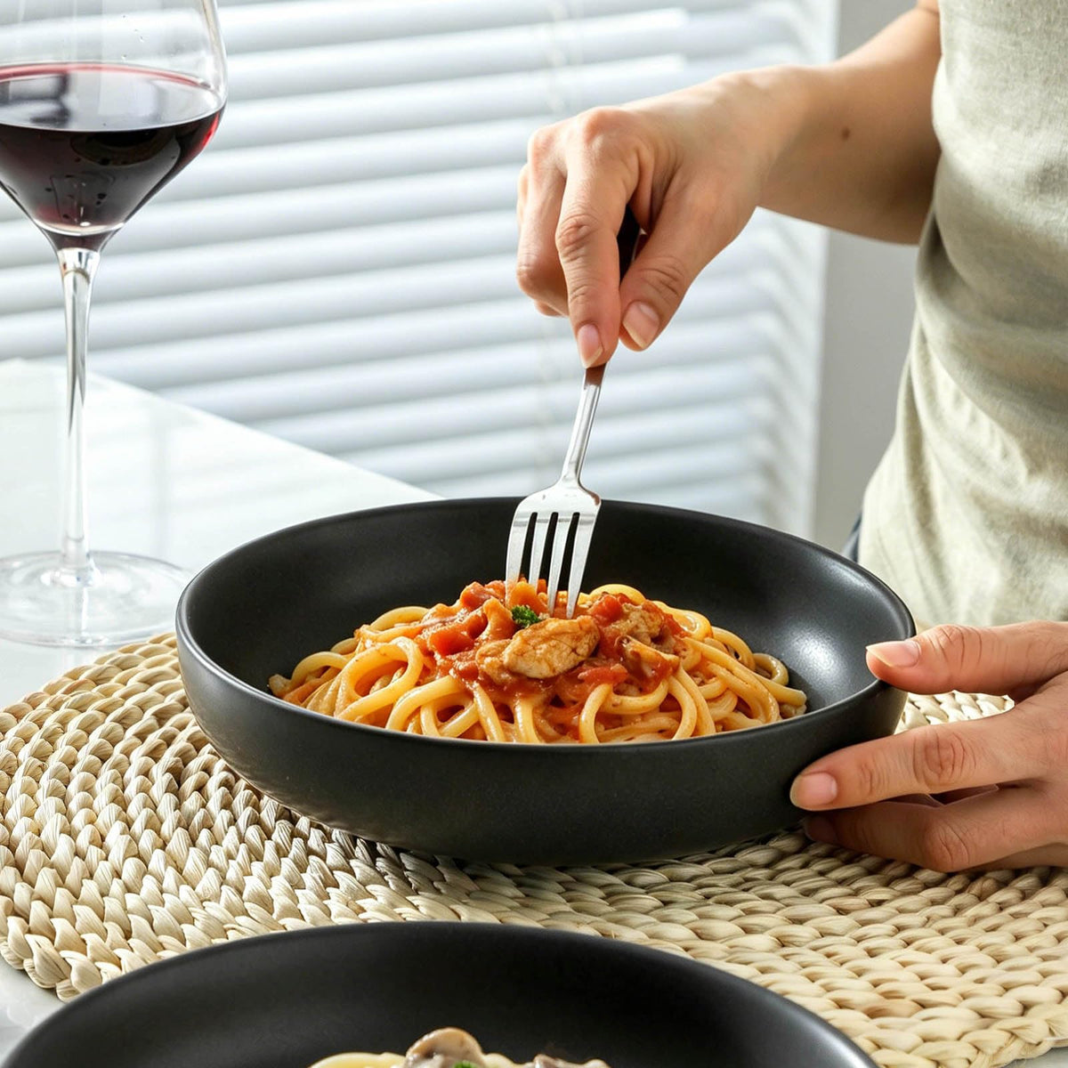 34 oz Stoneware Pasta Bowls Set of 4, Matte Black T423471