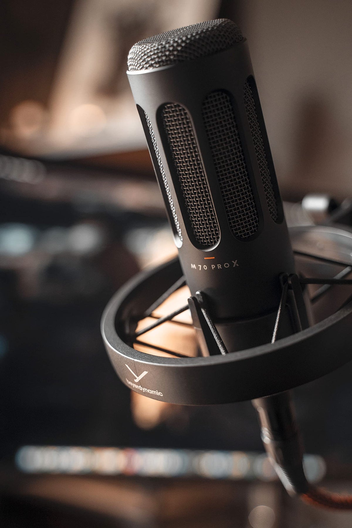 Dynamic Broadcast Microphone D11211