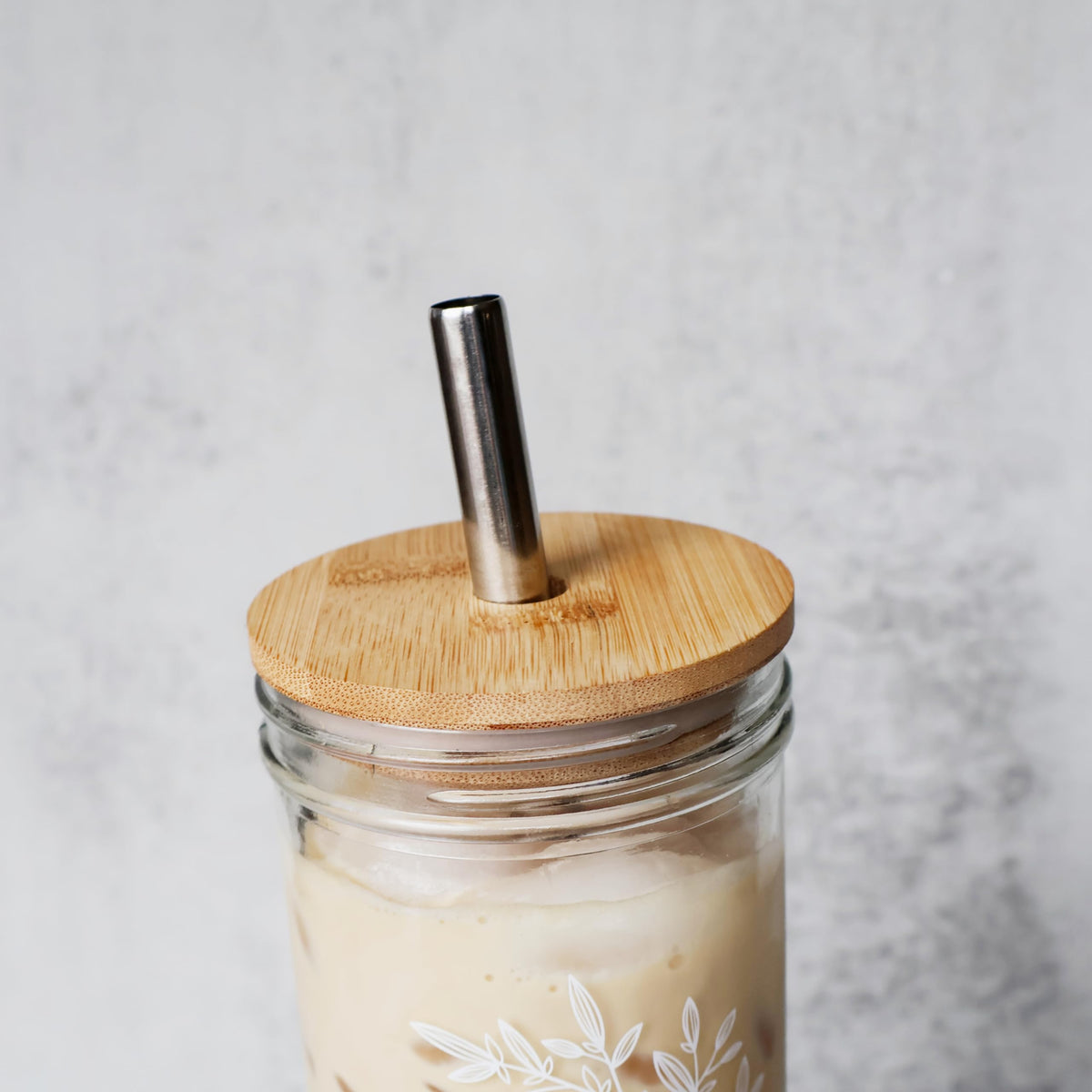 Glass Cup with Acacia Lid and Stainless Steel Straw 22 Ounce E438